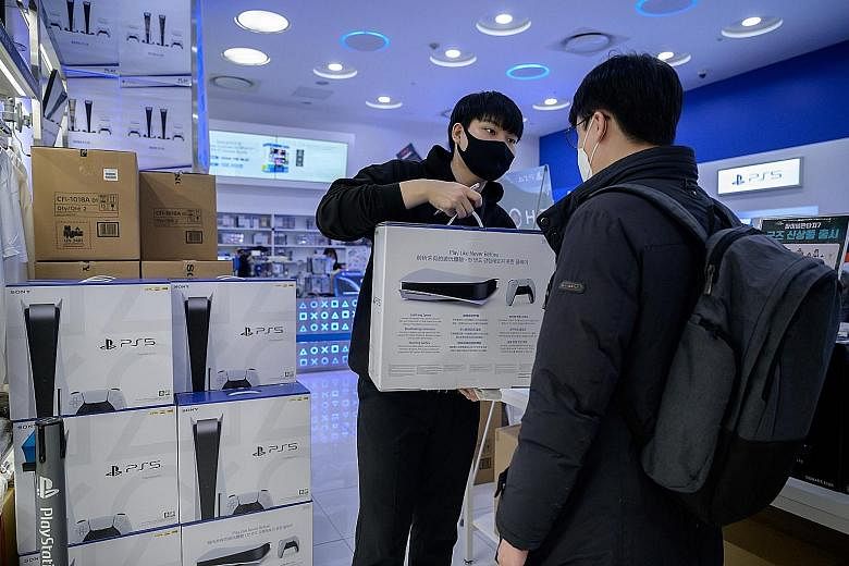A customer in the South Korean capital Seoul collecting the new Sony PlayStation 5 on Nov 12 after the company launched the new console in select markets around the world. PHOTO: AGENCE FRANCE-PRESSE
