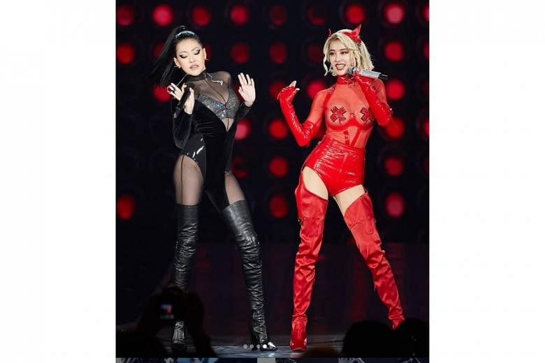 PASSIONATE PERFORMANCE:Taiwanese pop diva Jolin Tsai (right) is known for her sexy and flamboyant performances, but she may have met her match. 	Her good friend, TV host Dee Hsu (left), 42, shared the limelight with her as a guest performer on the fi
