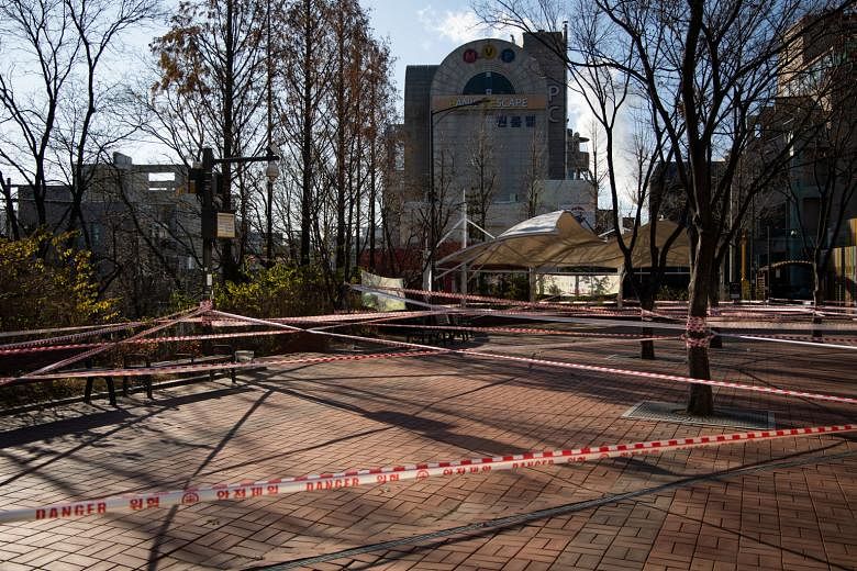 A cordoned-off public park in the Hongdae district in Seoul yesterday. Health officials have warned that the number of daily cases could spike to 1,200 if the pace of infection does not slow down. The outbreak is currently fuelled by two major cluste