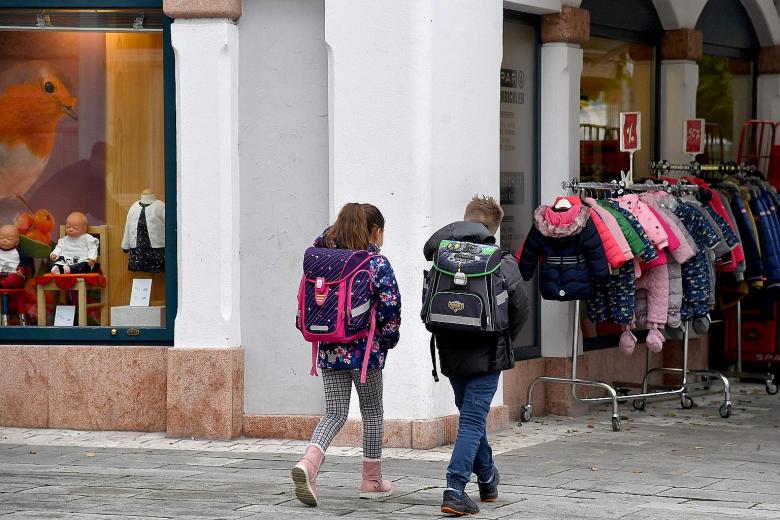 Austrian court overturns coronavirus mask mandate in schools The