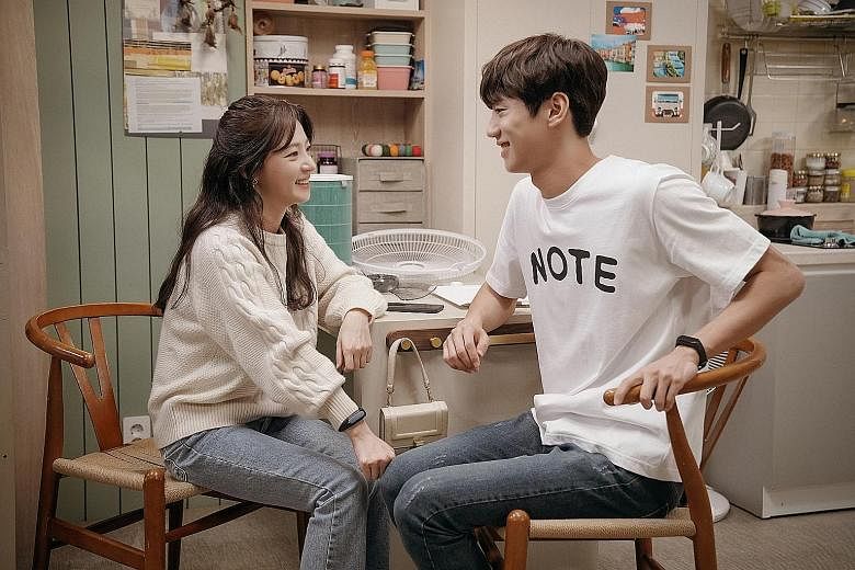 Song Ha-yoon (left) and Lee Jun-young (right) in Please Don't Date Him.