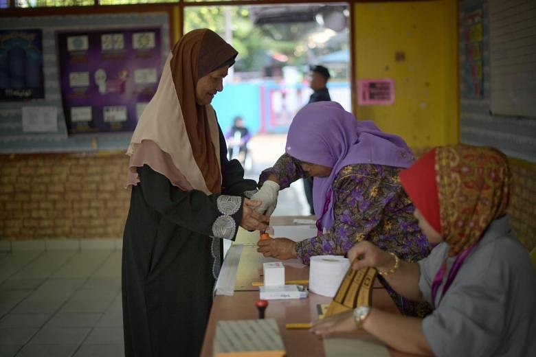 Voters in Malaysia, especially Malays, want Umno to stick with 