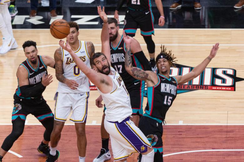 NBA Lakers get by Grizzlies for 4th straight win The Straits Times