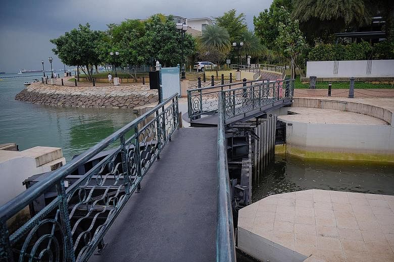 Left: The pink-purple colour of the Sentosa South Cove waterway as seen last Thursday. Right: A photo taken yesterday which shows the lock gate separating the open sea (left) and the waterway that runs through Sentosa South Cove. ST PHOTOS: ALPHONSUS