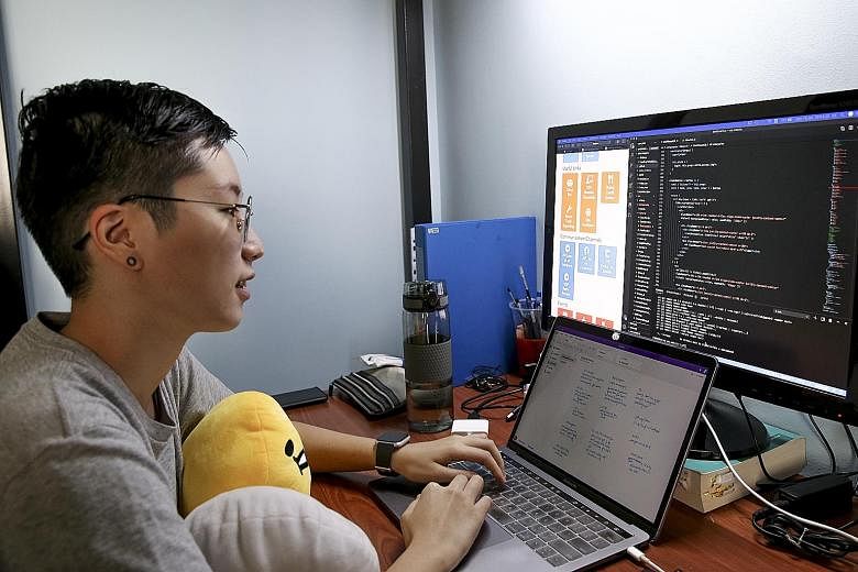 Ms Quek Siying, a chemistry and computer science major at the National University of Singapore, bought a monitor last April, after most of her classes shifted online and she was unable to go back to school to do her coding. ST PHOTO: YONG LI XUAN