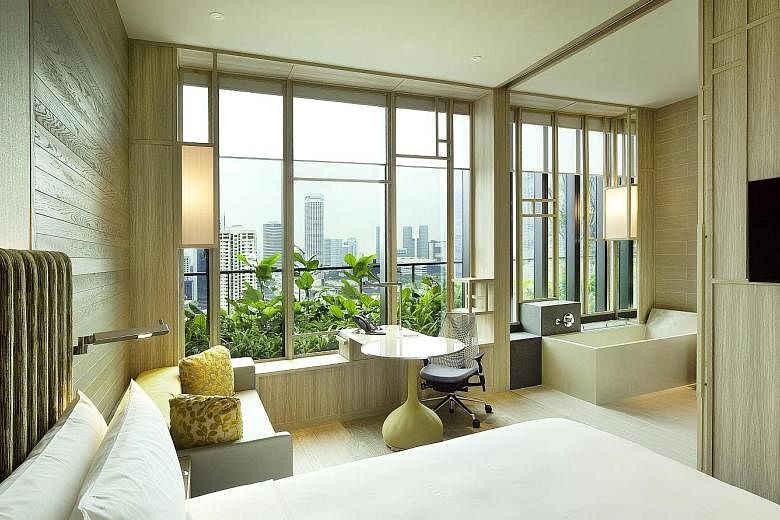 All 367 rooms of Parkroyal Collection Pickering, Singapore enjoy varying views of the Central Business District, Clarke Quay, Hong Lim Park and Chinatown.