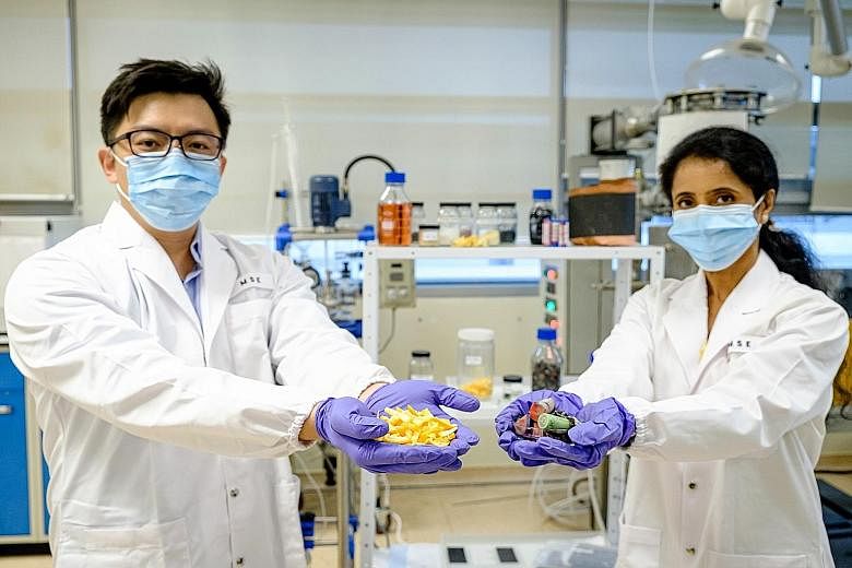 Assistant Professor Dalton Tay and Professor Madhavi Srinivasan of Nanyang Technological University's School of Materials Science and Engineering, who helped develop a method of using fruit peel waste to extract and reuse precious metals from old bat