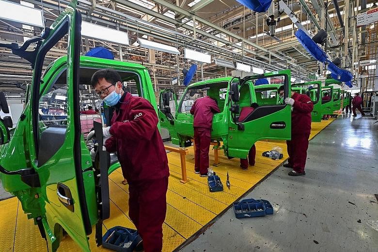 Employees at a truck assembly line in a factory of Jianghuai Automobile Group Corp in Qingzhou, Shandong province. "Domestically, the unbalanced recovery is still notable and the foundation for the economic recovery is not solid yet," said a spokesma