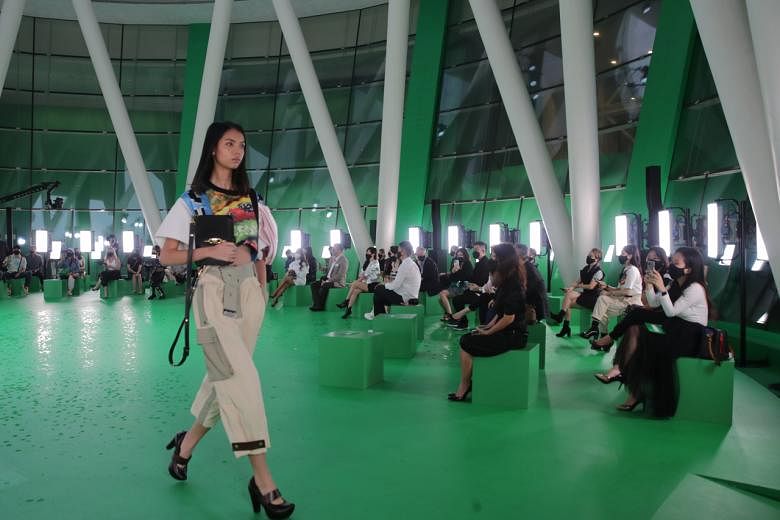 Louis Vuitton Singapore Fashion Show 2021