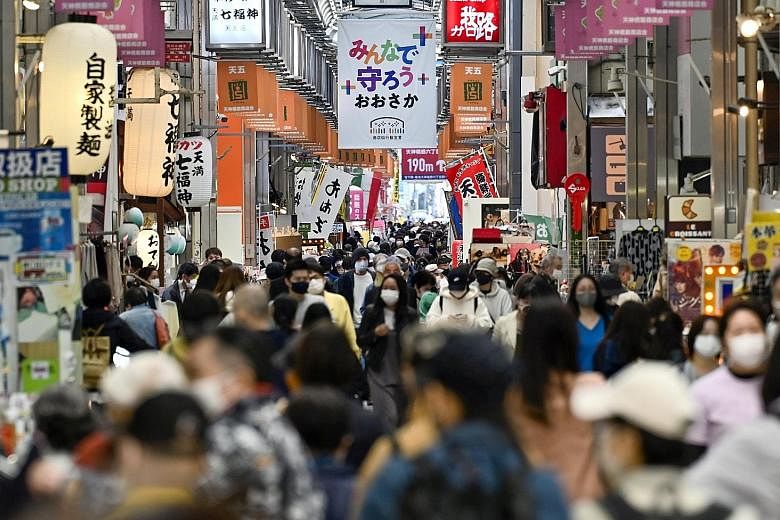 Osaka prefecture saw a new daily high of 878 Covid-19 cases yesterday, marking a steep climb from the previous high of 721 on Tuesday. Experts warned that Osaka may just be the tip of the iceberg, as Japan reported at least 3,451 cases yesterday in i