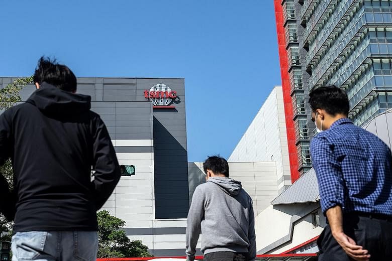 Taiwan Semiconductor Manufacturing Company's net income for the January to March period climbed 19 per cent to NT$139.7 billion (S$6.56 billion), versus the average analyst estimate of NT$136.2 billion. PHOTO: BLOOMBERG