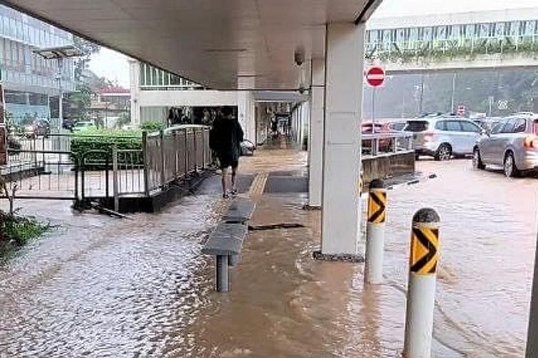 Over 100mm - more than half of April's average monthly rainfall - was recorded at several locations, including Pasir Panjang, Buona Vista, Tuas and Bukit Timah between 11am and 4pm. PHOTO: SHIN MIN DAILY NEWS READER