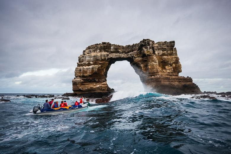 Darwin s Arch in Galapagos collapses due to erosion The