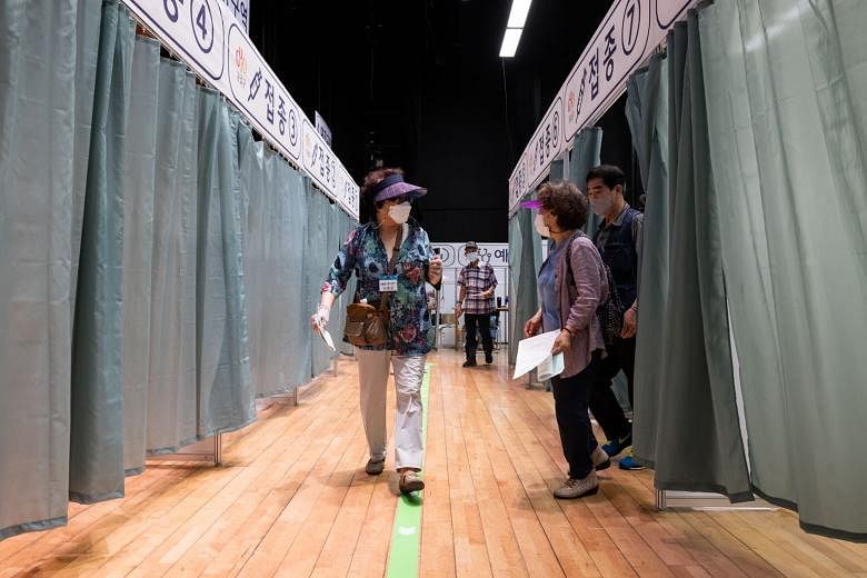 Elderly South Koreans leaving a vaccination site at the Guro Arts Valley Theatre in Seoul yesterday, after receiving their Pfizer doses. Preventive medicine specialist Choi Jae-wook at Korea University's College of Medicine said the government is on 