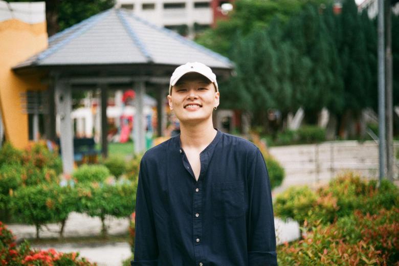 Cancer survivor volunteers at support group for others like him The