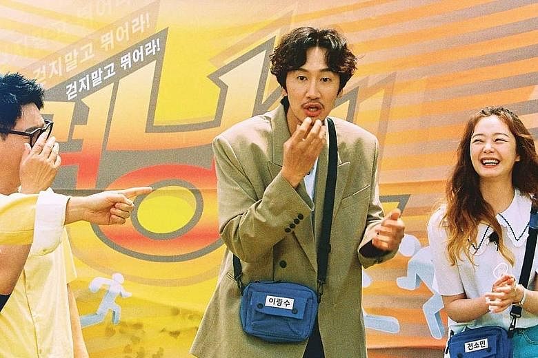 Lee Kwang-soo, an original cast member of Running Man, is leaving the variety show due to an injury.