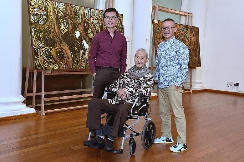 Artist Lim Tze Peng at The Arts House yesterday, flanked by Mr Low Sze Wee (left), curator of the exhibition Soul Of Ink: Lim Tze Peng At 100 and chief executive of the Singapore Chinese Cultural Centre, and Mr Woon Tai Ho, writer of the book about M