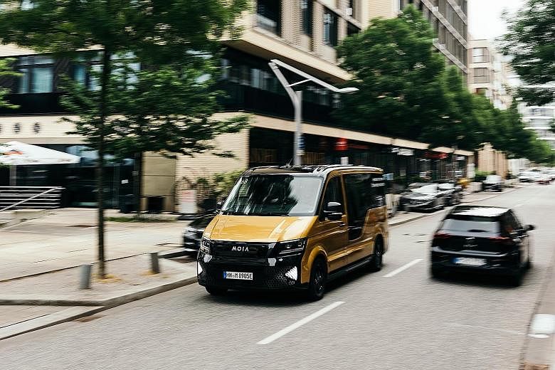 An electric van operated by a Volkswagen subsidiary driving autonomously on the streets of Hamburg, Germany. PHOTO: NYTIMES