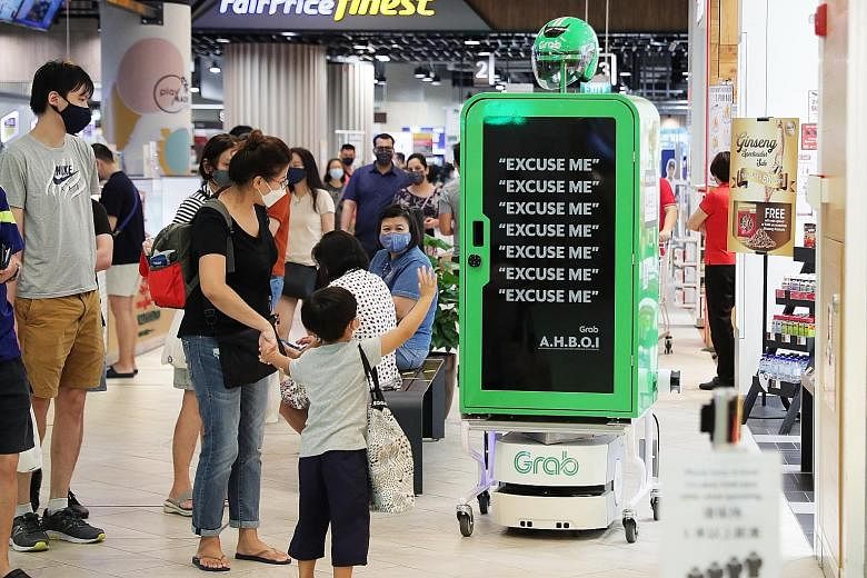 Grab Singapore's pilot robot runner. Experts say that in high-end manufacturing, Singapore leads in high-tech, industrial automation and biotech. It can be a potential second hub besides the US or Europe for these firms' diversification strategy. The