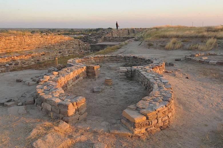 DHOLAVIRA (India) The ancient city, comprising a fortified city and a cemetery, is a well-preserved urban settlement from the Indus Valley Civilisation. 