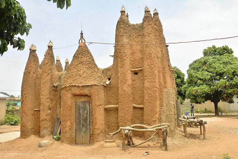 ADOBE MOSQUES (Cote d’Ivoire) The eight small centuries-old adobe mosques are characterised by protruding timbers, vertical buttresses and tapering minarets. 