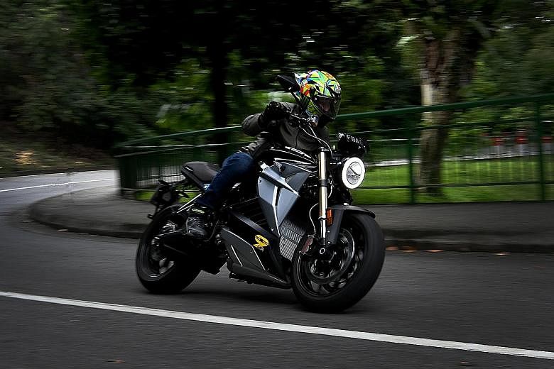 The Energica EsseEsse 9+'s upright riding posture and wide handlebars are akin to what you find on a modern naked bike.