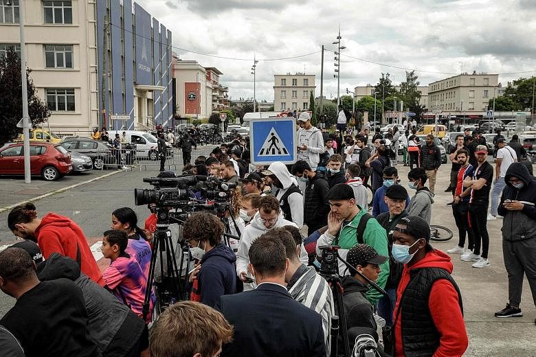 The media and PSG fans gathered outside Le Bourget airport yesterday, in anticipation of the arrival of Argentinian star Lionel Messi.