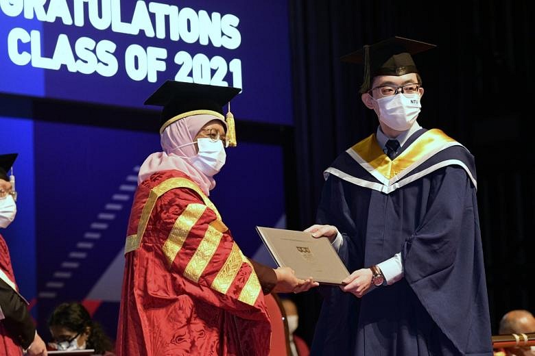 NTU holds inperson convocation ceremonies for graduates of 'unshakable