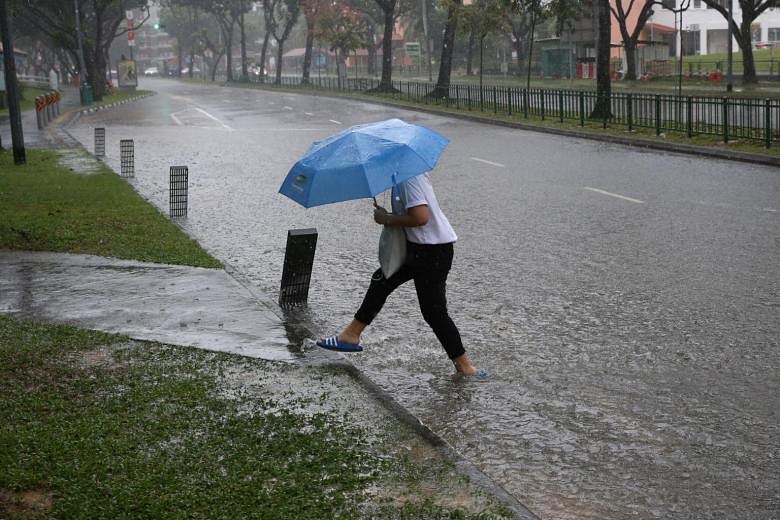 Risk of flash floods in several areas, including Pasir Panjang, Dunearn ...