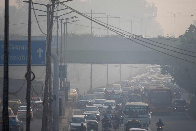 Delhi's choked roads worsen India's toxic smog crisis | The Straits Times