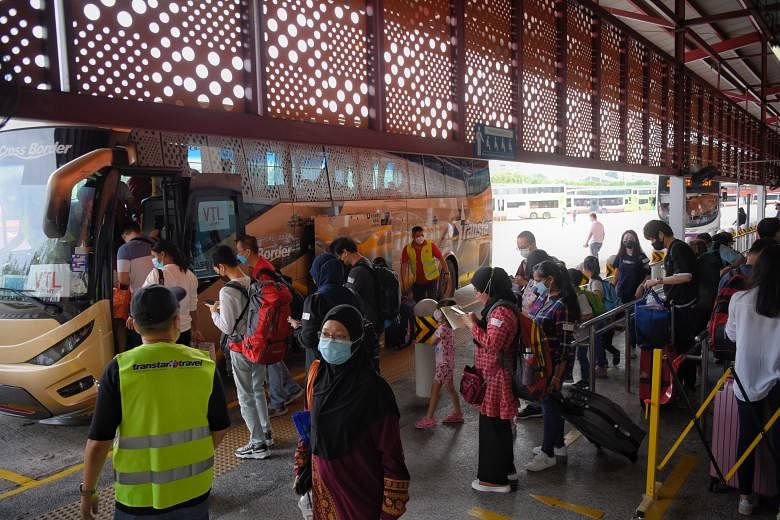 Les S’poreans se rendent à Johor sur un VTL étendu pour retrouver leurs familles