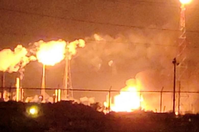 ‘Kecelakaan industri besar’ di fasilitas Exxon Texas;  cedera dilaporkan setelah kebakaran