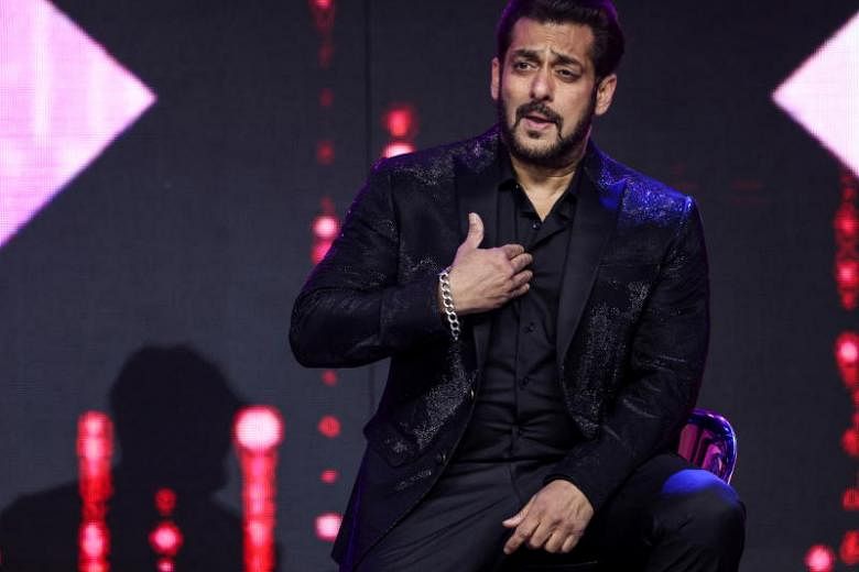 Megabintang Bollywood Salman Khan selamat dari gigitan ular