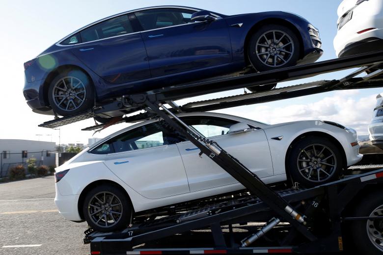 Tesla recalls nearly 500,000 vehicles on crash risk | The Straits Times