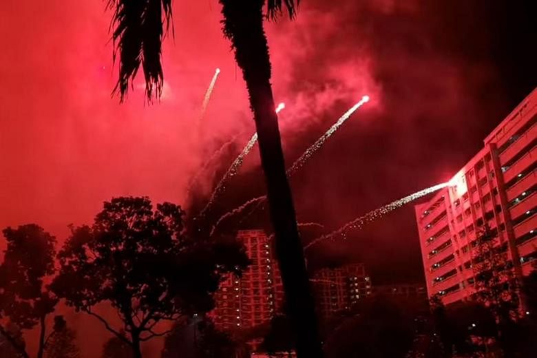 Pertunjukan kembang api Kembangan-Chai Chee dihentikan pada 1 Januari setelah proyektil nyasar menghantam blok HDB