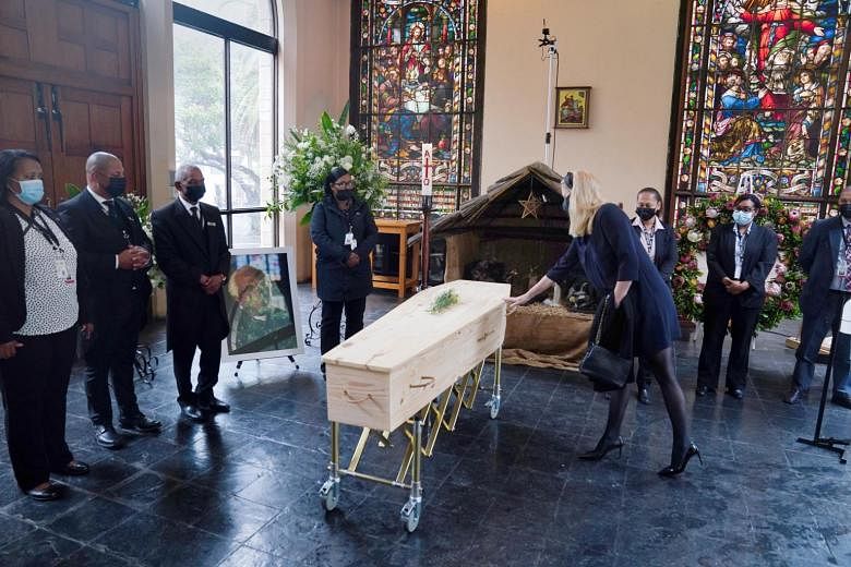 Les cendres de Tutu enterrées dans la cathédrale du Cap