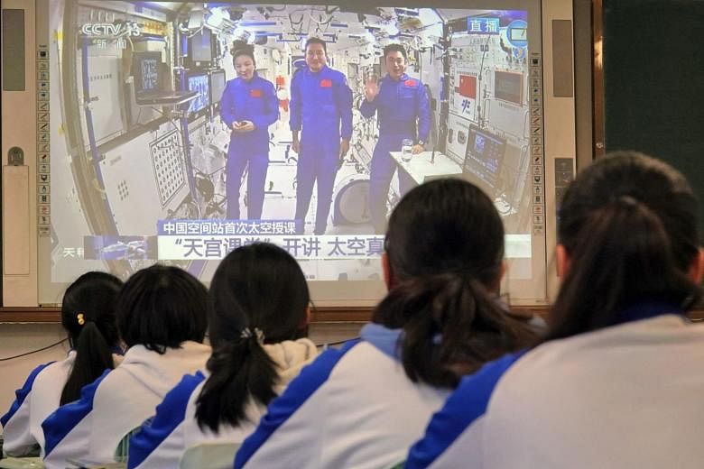 Astronot China menandai Tahun Baru dengan streaming langsung dari luar angkasa