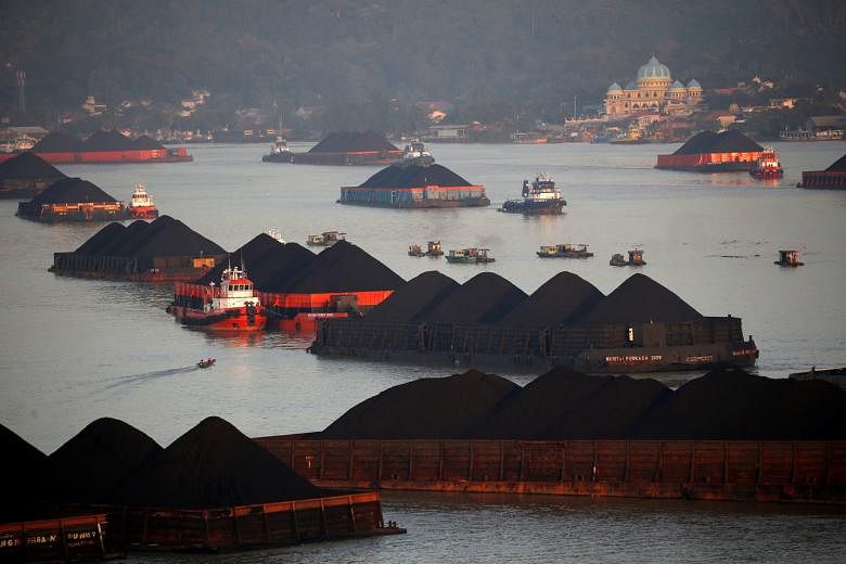 Penambang Indonesia mencari solusi saat sektor larangan ekspor batu bara menggetarkan