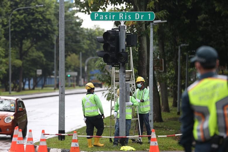 Flèches tournantes rouge-ambre-vert installées à près de 700 carrefours à Singapour