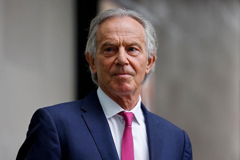 La pétition pour annuler le titre de chevalier de Tony Blair obtient des centaines de milliers de signatures