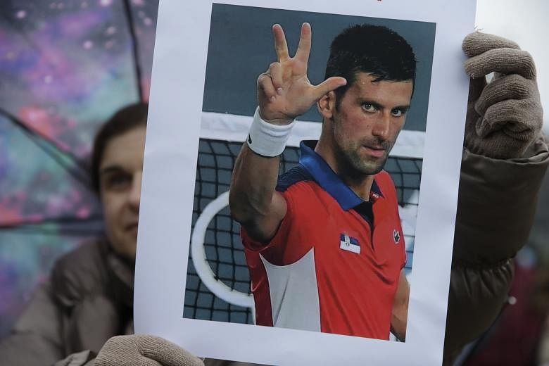 PM Serbia berjanji untuk membantu pahlawan tenis nasional Djokovic dalam pertarungan visa Australia