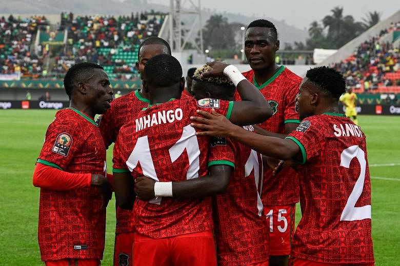 Football : le doublé de Mhango maintient le Malawi dans la course pour une place historique au deuxième tour