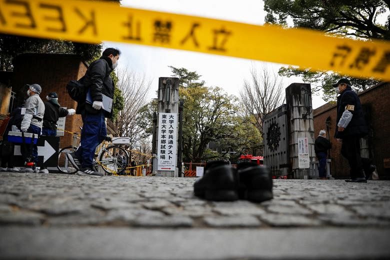 Un adolescent arrêté pour avoir poignardé trois personnes à l’extérieur de l’université d’élite de Tokyo le jour des examens d’entrée