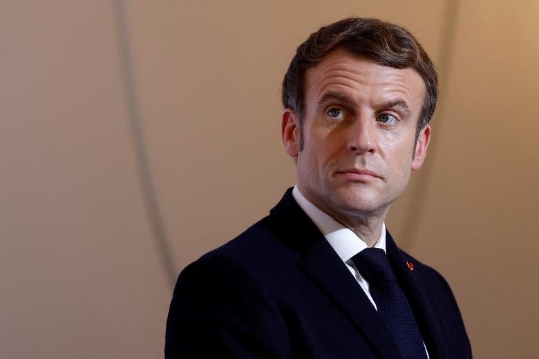 Menjelang pemilihan, Macron mengandalkan ekonomi Prancis yang cerah, pekerjaan baru