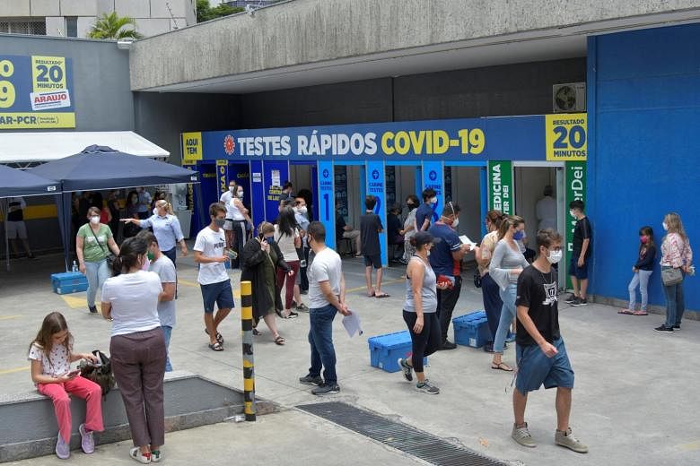 Brasil melaporkan rekor infeksi Covid-19 setiap hari saat Omicron menyebar