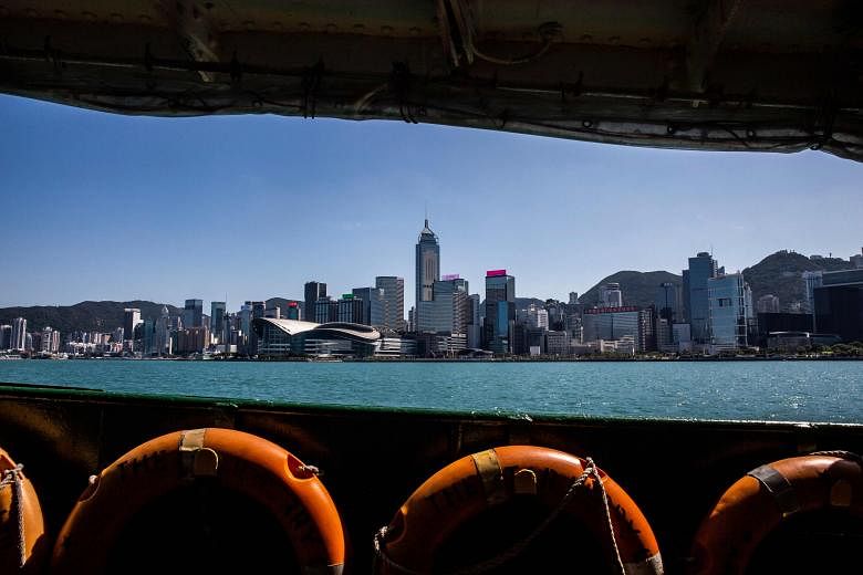 Perekrut mengatakan ‘tidak ada jumlah uang’ yang dapat memikat para bankir ke Hong Kong
