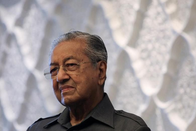 L’ex-Premier ministre malaisien Mahathir réadmis à l’hôpital