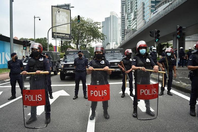 Malaysian Protesters Demand Anti-graft Chief's Arrest | The Straits Times