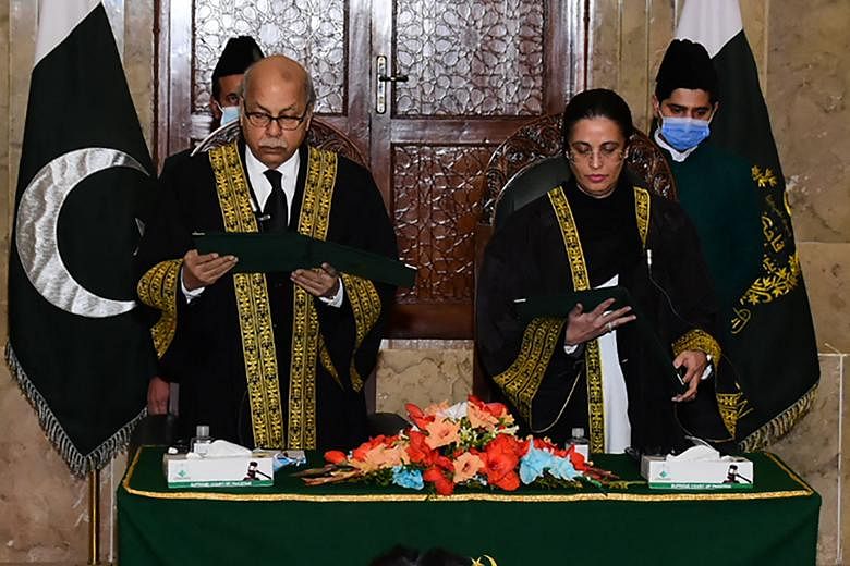 Le Pakistan prête serment à Ayesha Malik en tant que première femme juge à la Cour suprême