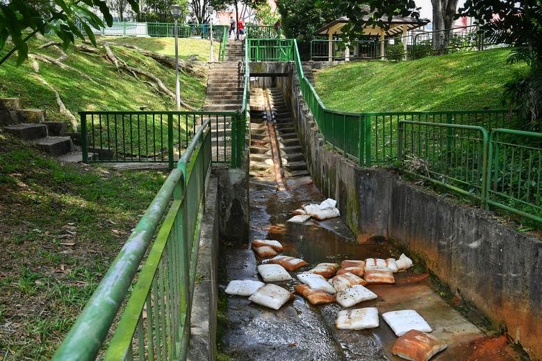 Des jumeaux retrouvés morts dans le canal Upper Bukit Timah : le père accusé de meurtre